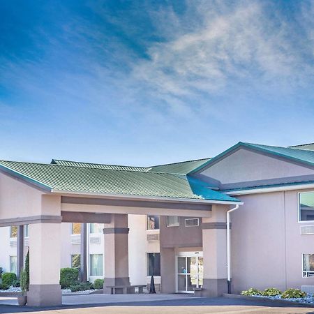 Baymont By Wyndham Bartonsville Poconos Bagian luar foto