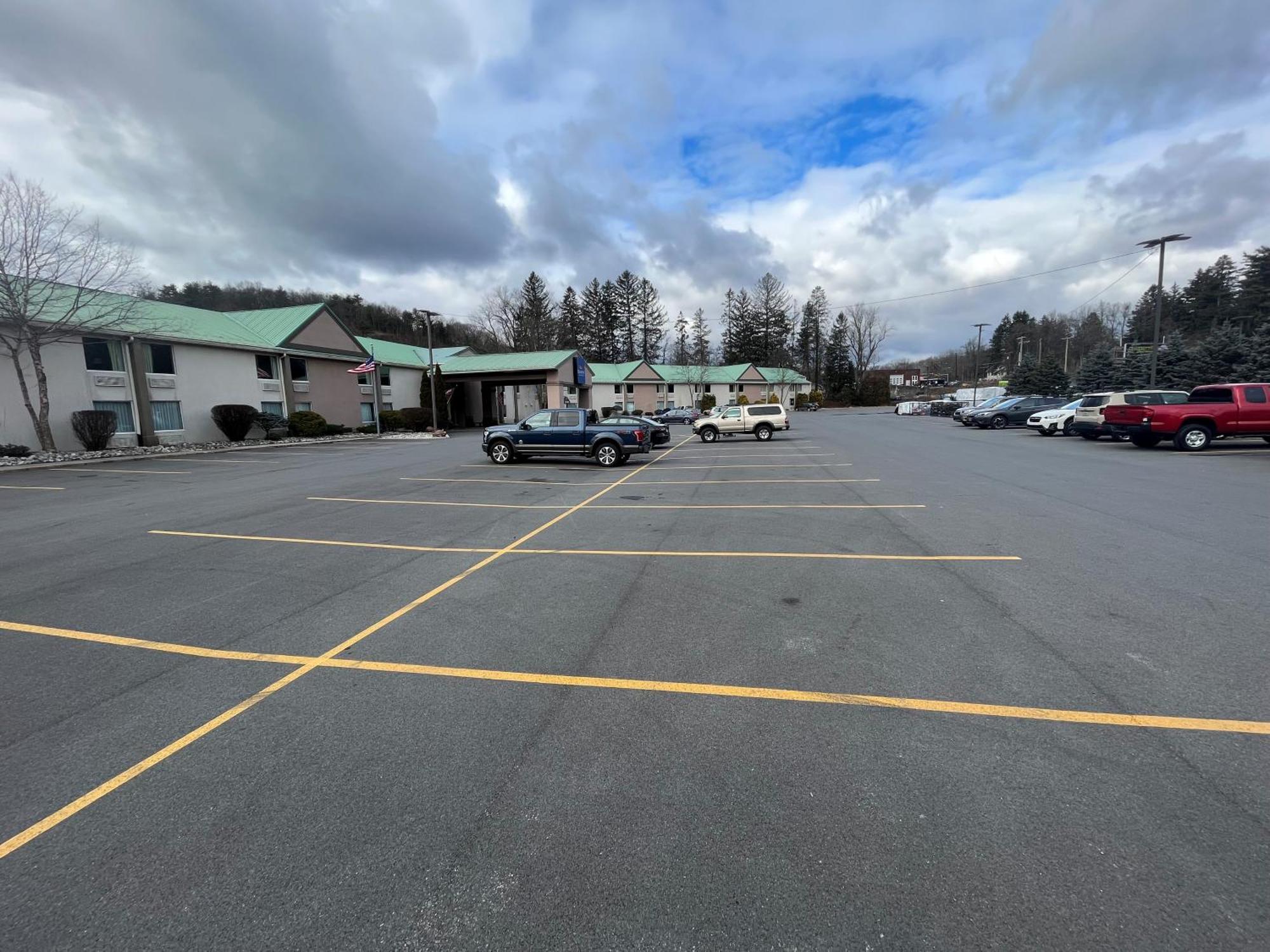 Baymont By Wyndham Bartonsville Poconos Bagian luar foto