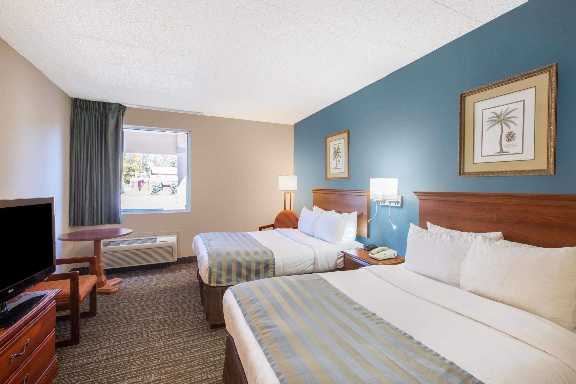 Baymont By Wyndham Bartonsville Poconos Bagian luar foto