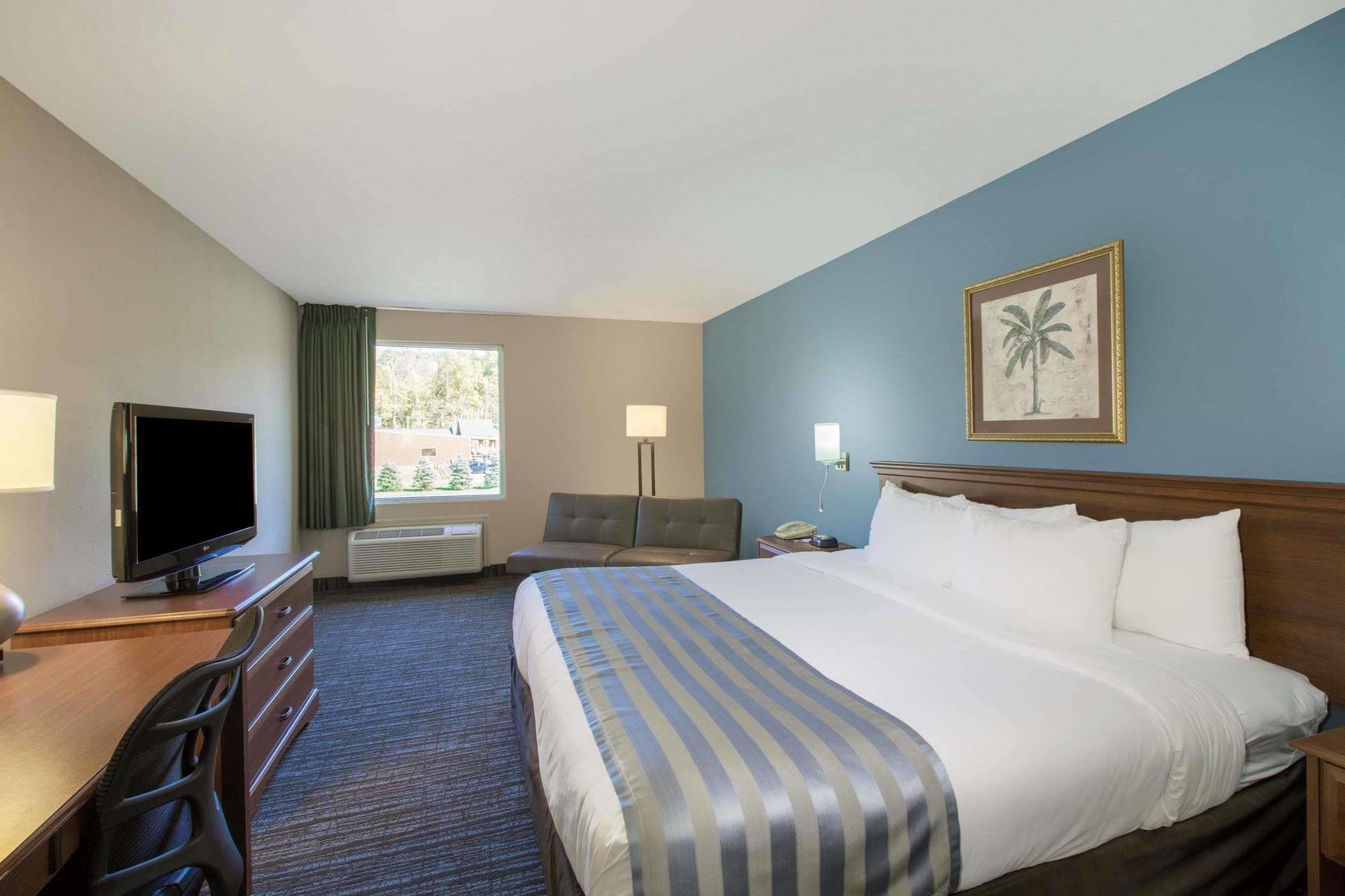 Baymont By Wyndham Bartonsville Poconos Bagian luar foto