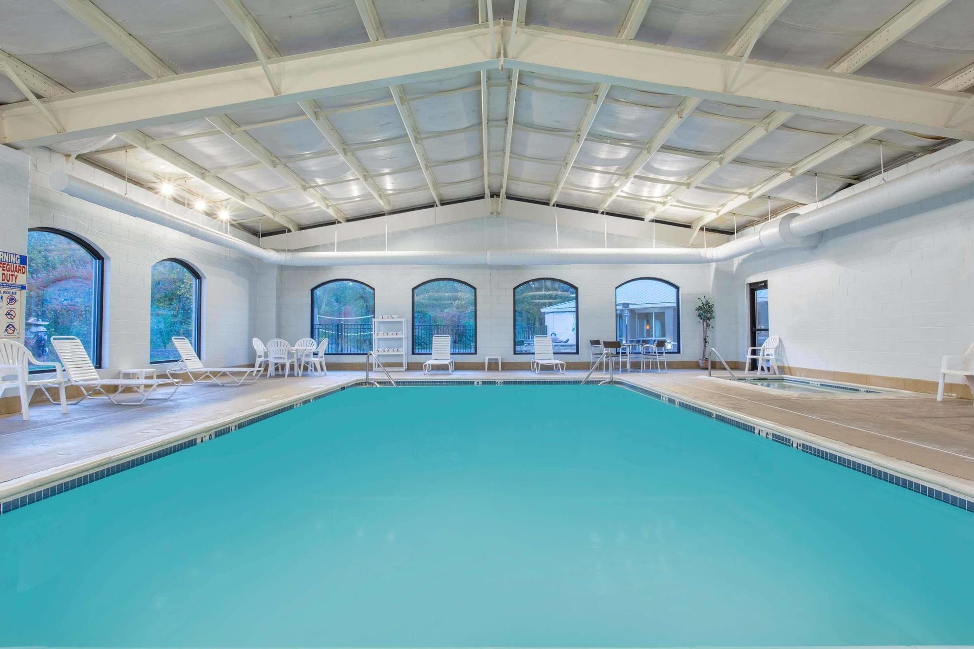 Baymont By Wyndham Bartonsville Poconos Bagian luar foto